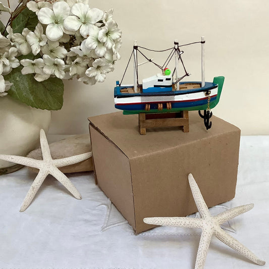 Bateau miniature bois chalutier bleu vert décoration marine ht 9 cm
