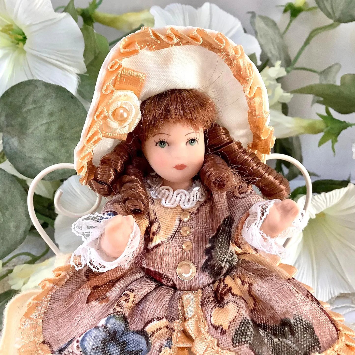Hélène poupée porcelaine miniature vintage ht 13 cm