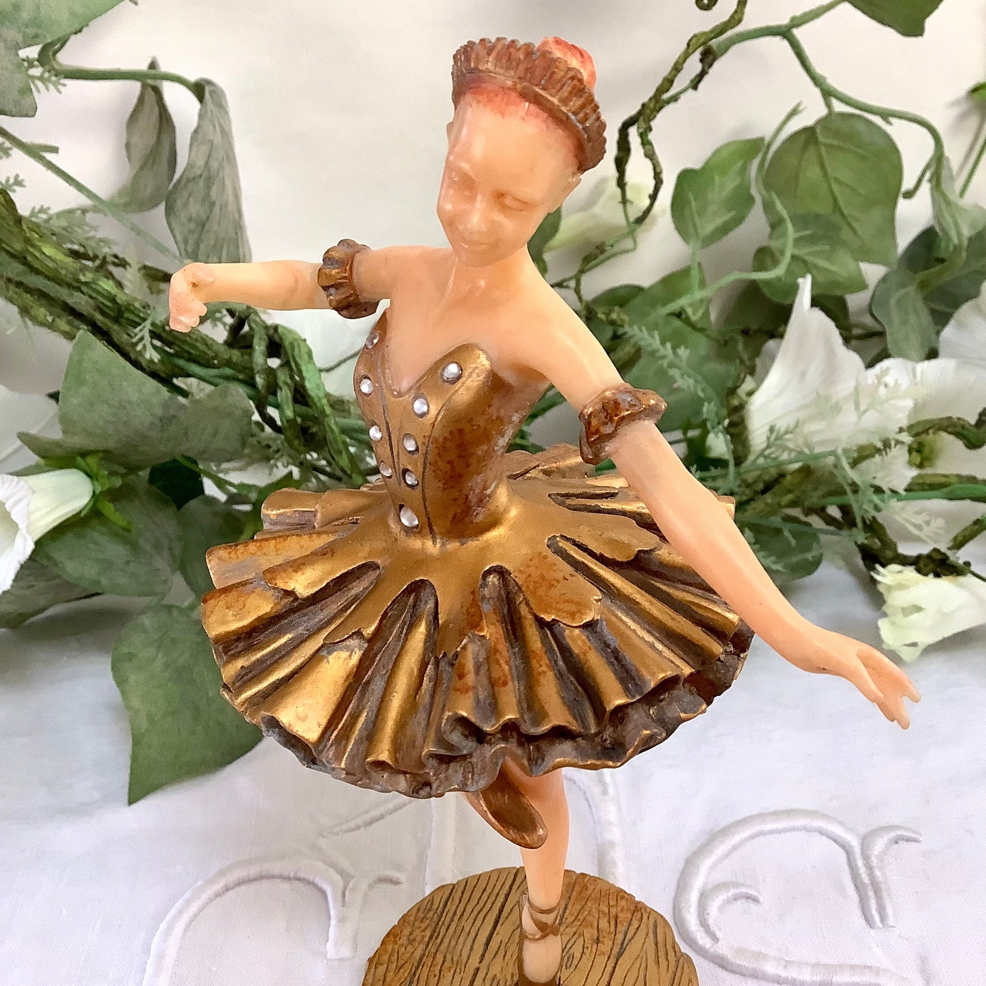 Figurine danseuse ou ballerine vintage en résine or strass