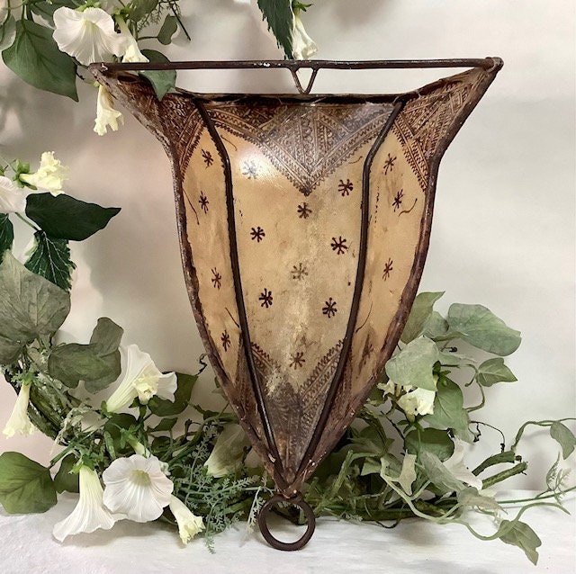 Applique orientale  fer forgé et peau ht 36 cm vintage