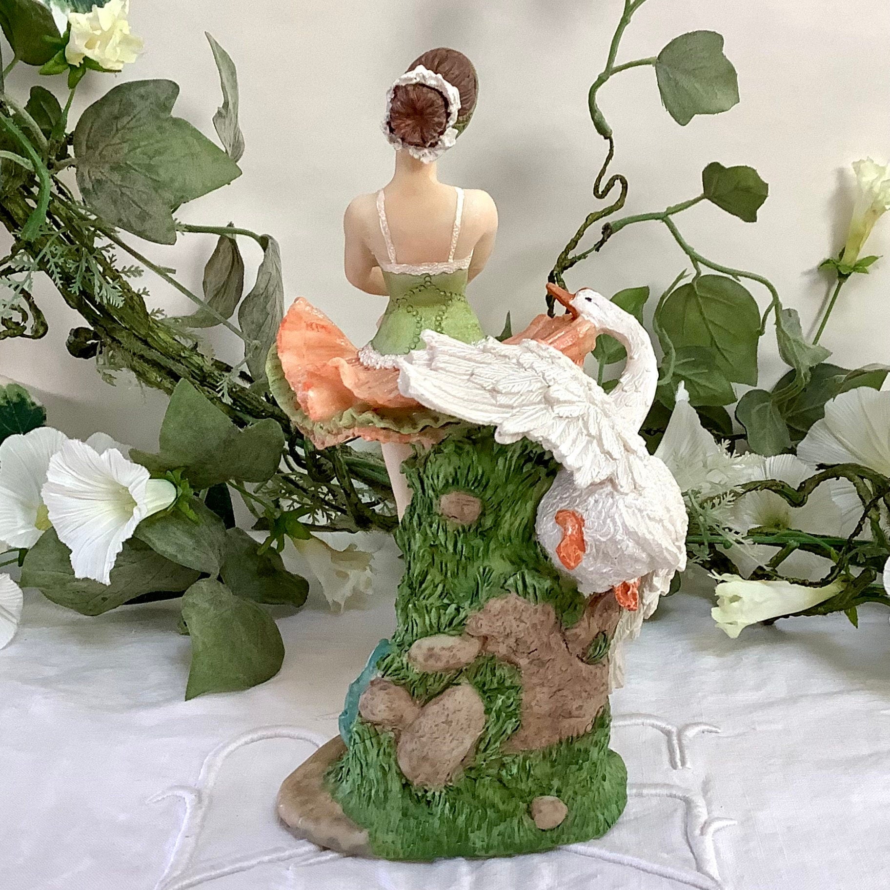 Figurine danseuse ballerine cygne résine lac des cygnes