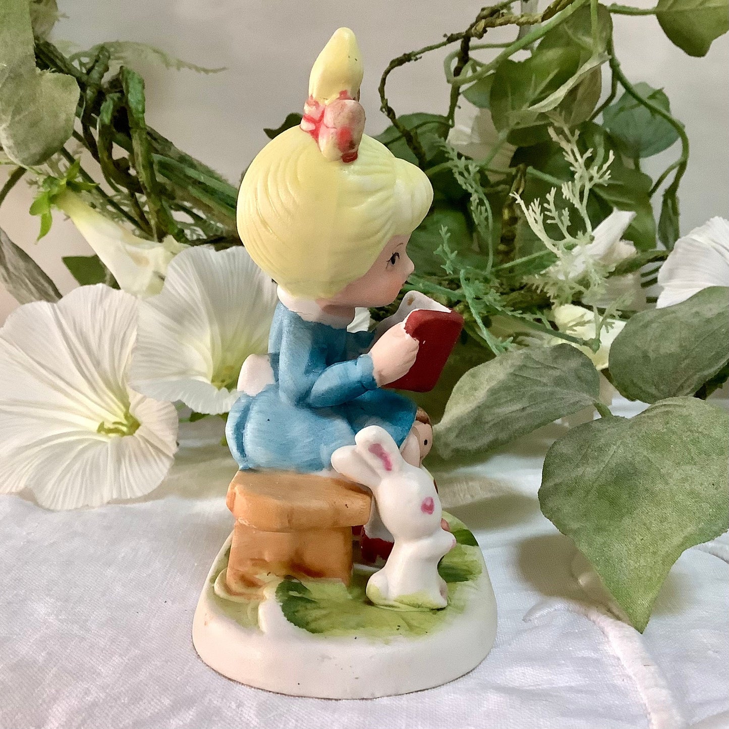 Figurine petite fille lapin poupée porcelaine vintage, décoration chambre enfant 10 cm