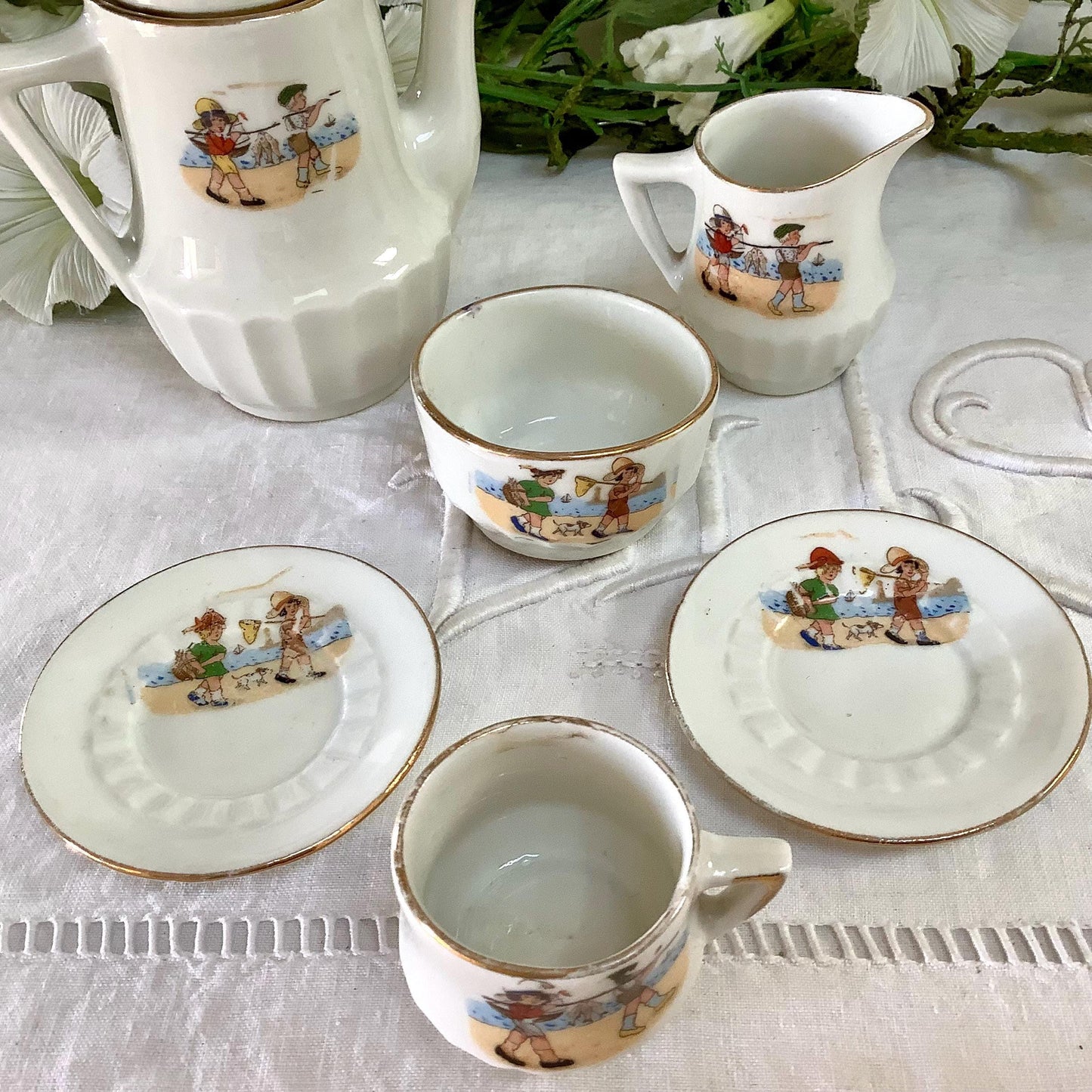 Dinette ancienne porcelaine enfants à la plage service complet, vintage café miniature 11 pièces