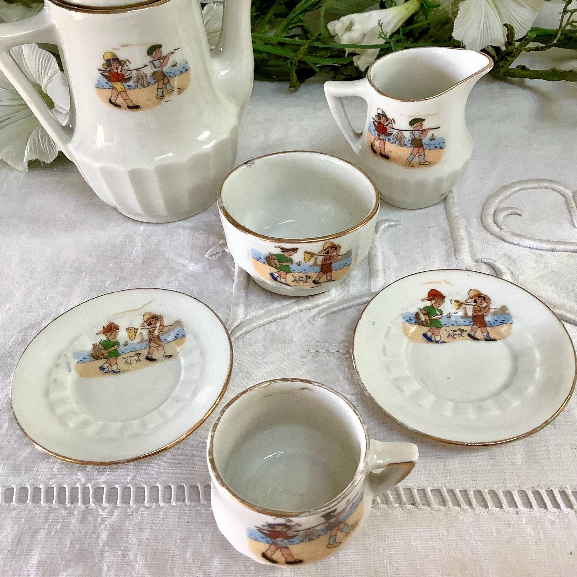 Dinette ancienne porcelaine enfants à la plage service complet, vintage café miniature 11 pièces