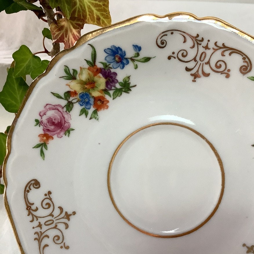 Petites assiettes porcelaine fleurs L T France vintage