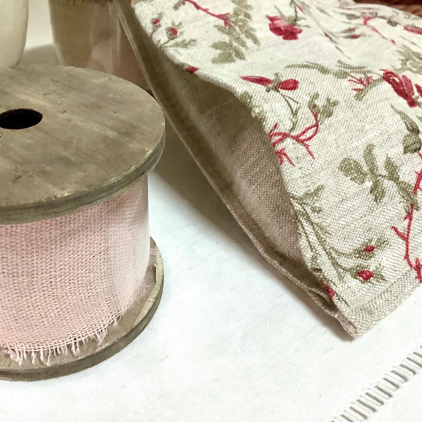 Bouillotte sèche coussin noyaux de cerises lin petites roses