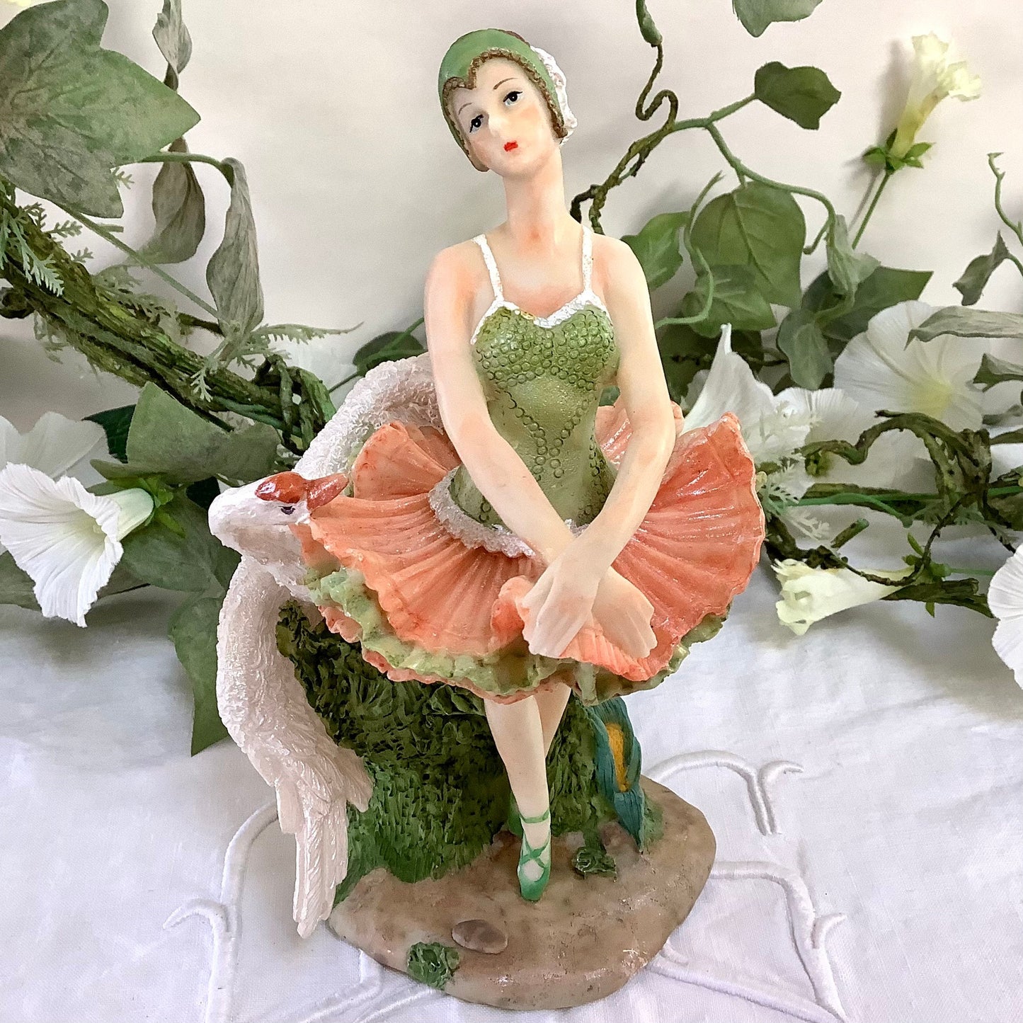 Figurine danseuse ballerine cygne résine lac des cygnes