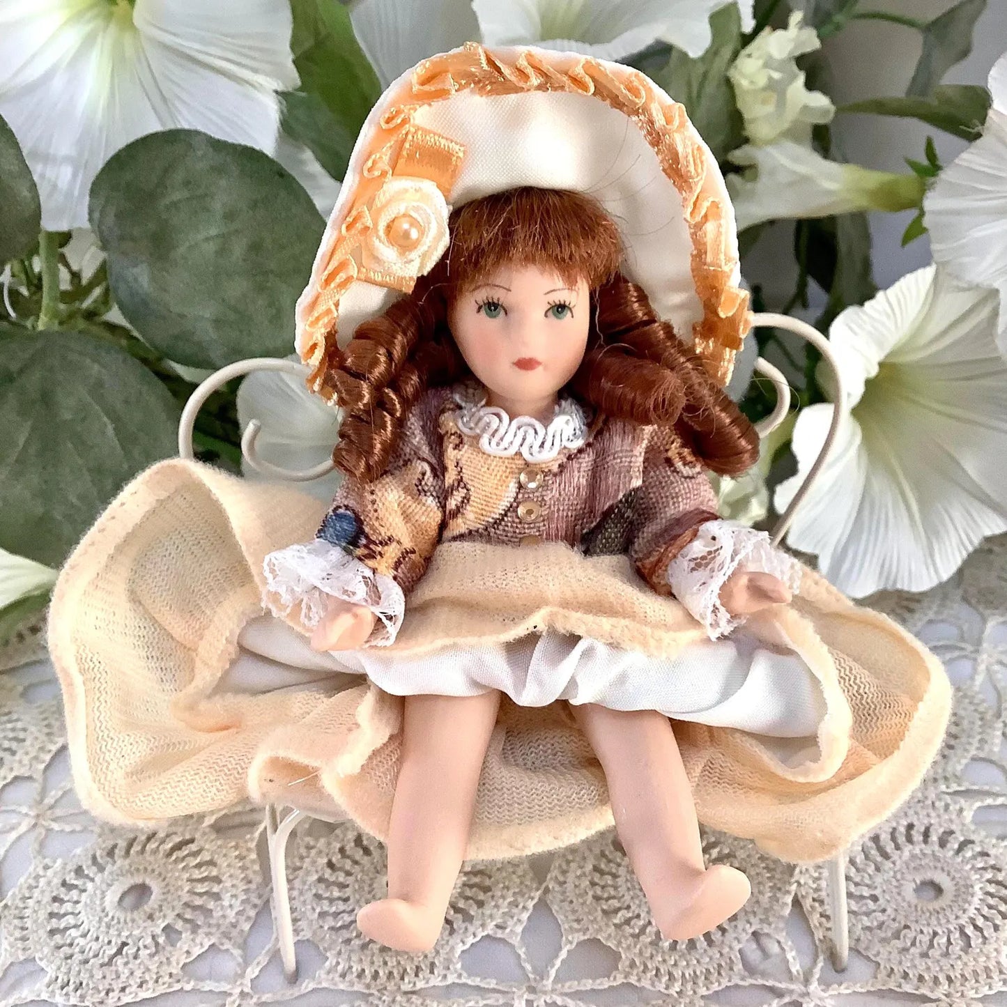Hélène poupée porcelaine miniature vintage ht 13 cm