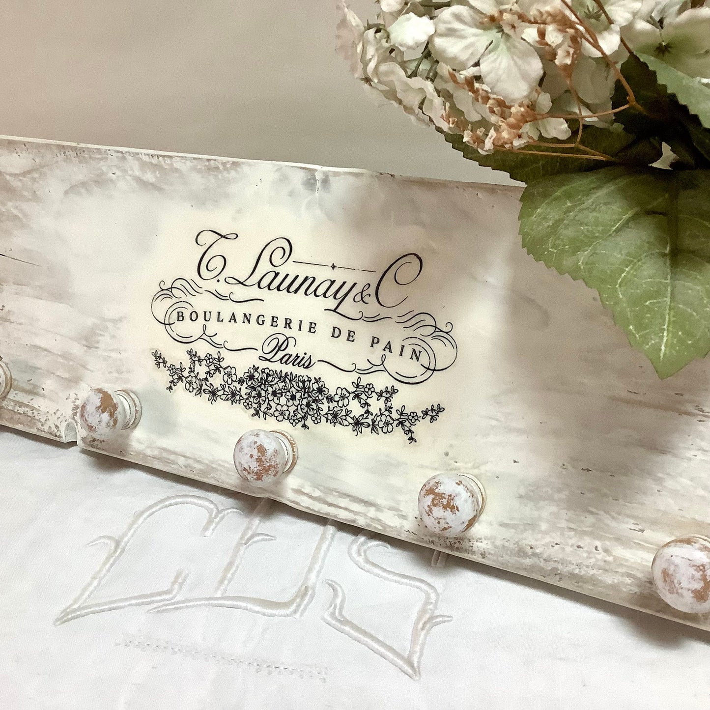 Patère murale accroche torchons bois 5 boutons patiné blanc vintage