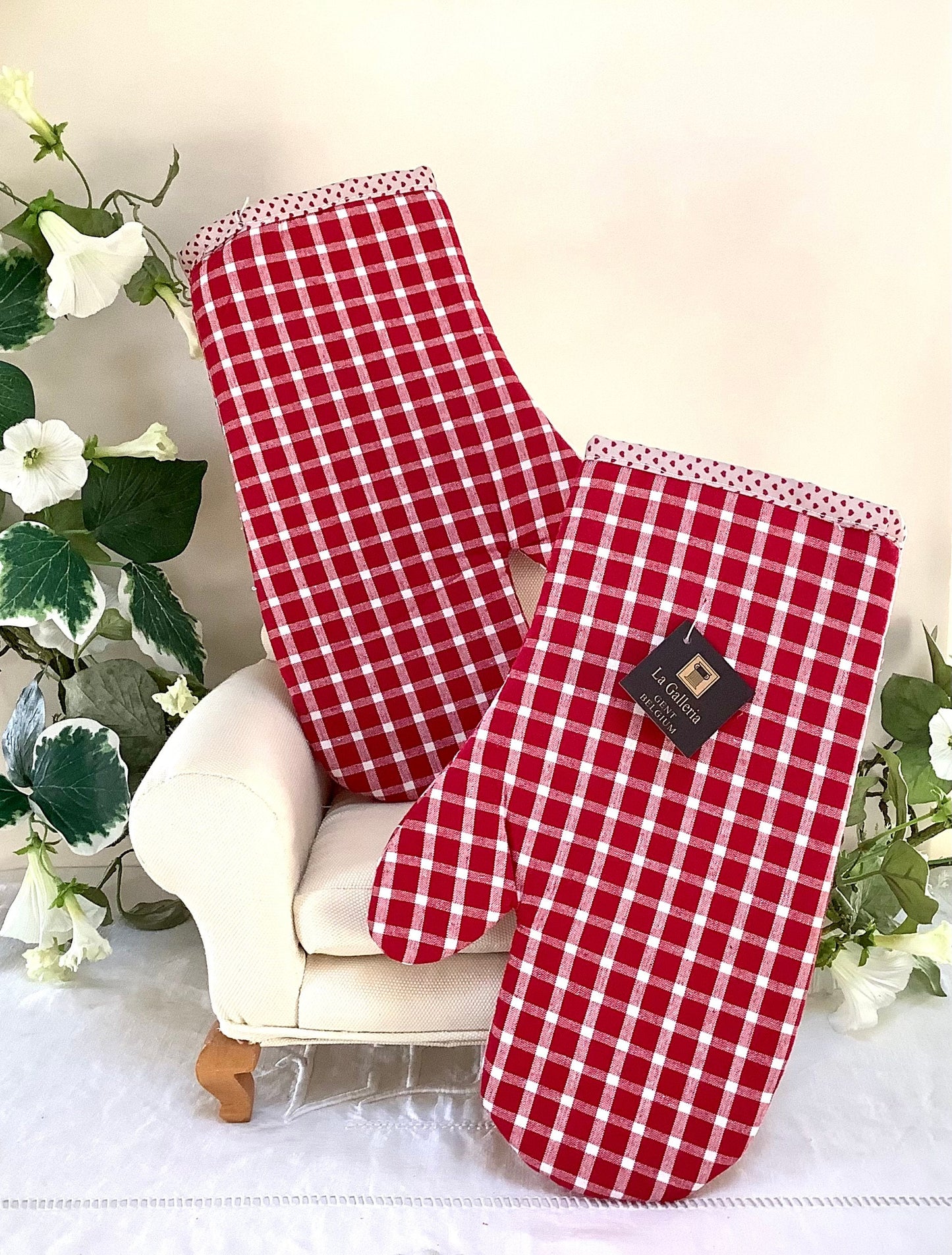 Maniques gants de four poules carreaux rouge et cœur la galleria ht 30 cm