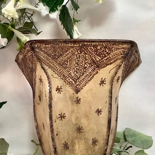 Applique orientale  fer forgé et peau ht 36 cm vintage