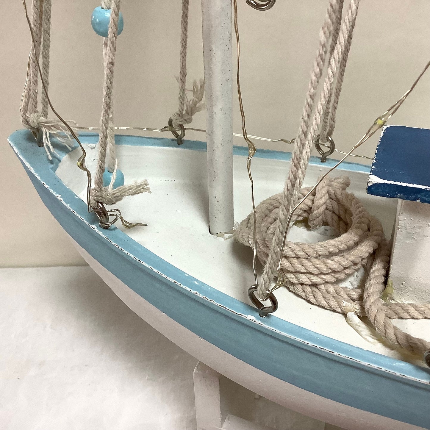 Grand bateau bois bleu blanc  lumière led vintage ht  54.5 cm