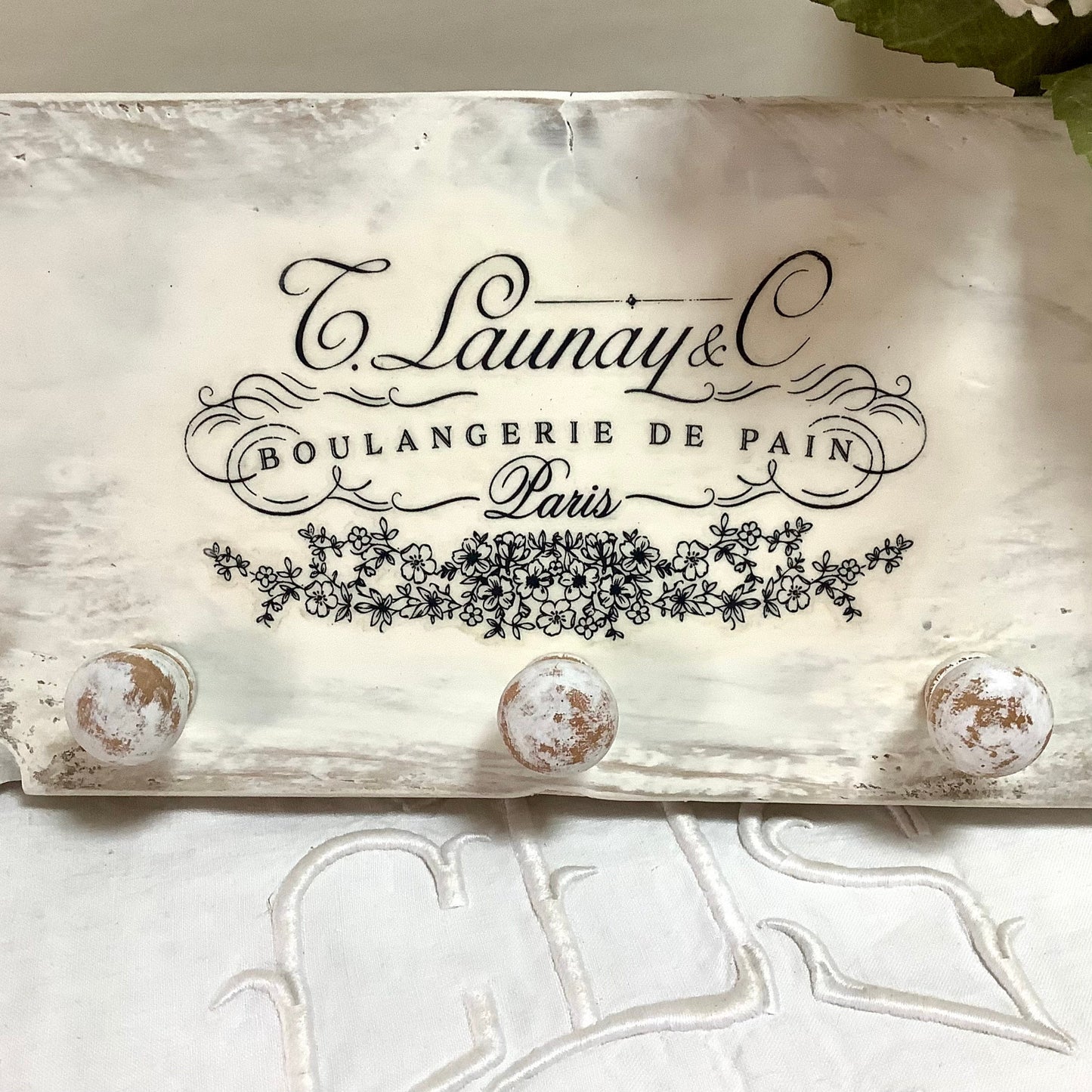 Patère murale accroche torchons bois 5 boutons patiné blanc vintage