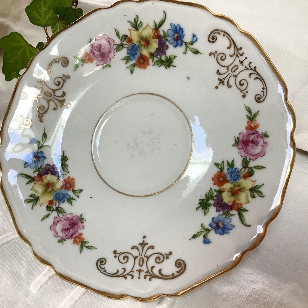 Petites assiettes porcelaine fleurs L T France vintage