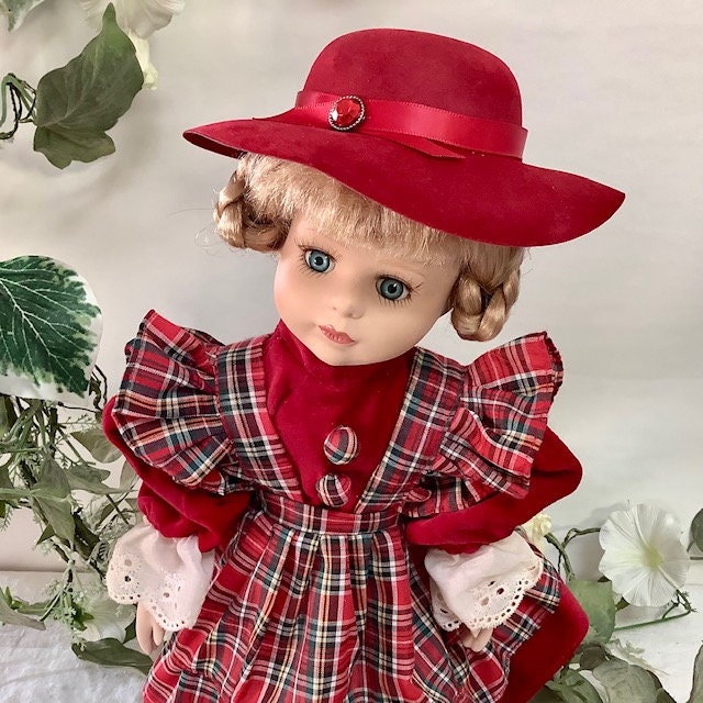 Poupée de collection porcelaine robe velours rouge ht 38 cm vintage