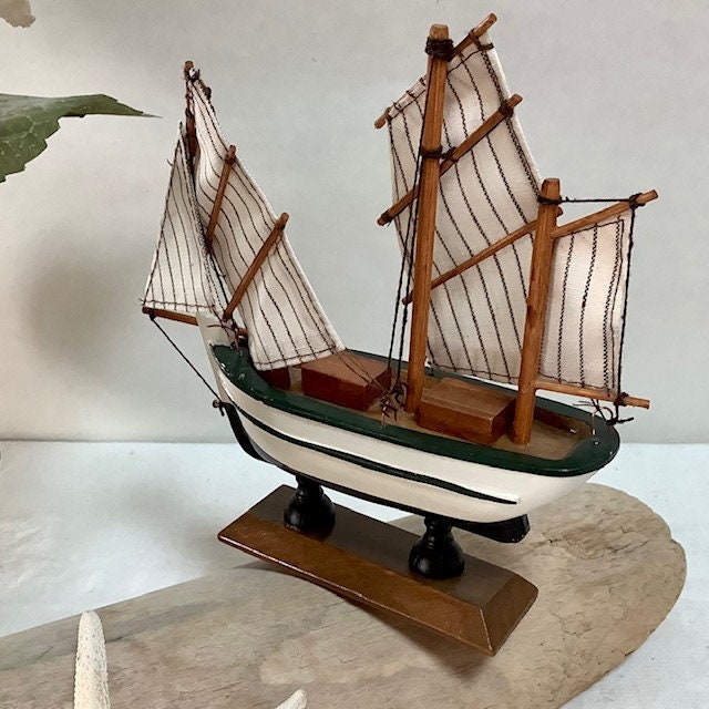 Maquette bateau Thonier bois blanc bleu ht 15 cm