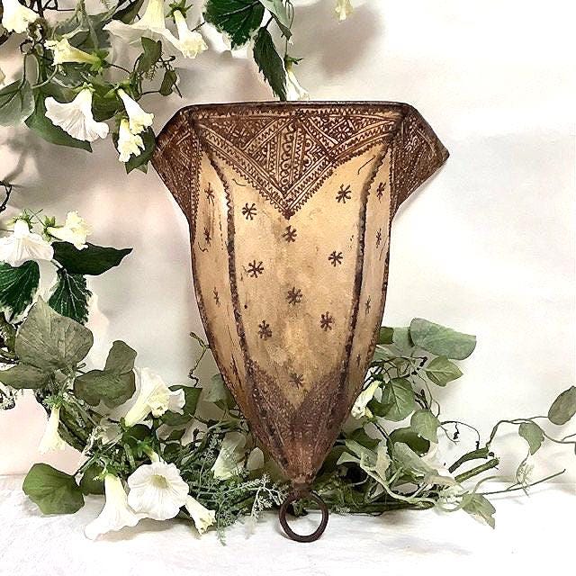 Applique orientale  fer forgé et peau ht 36 cm vintage