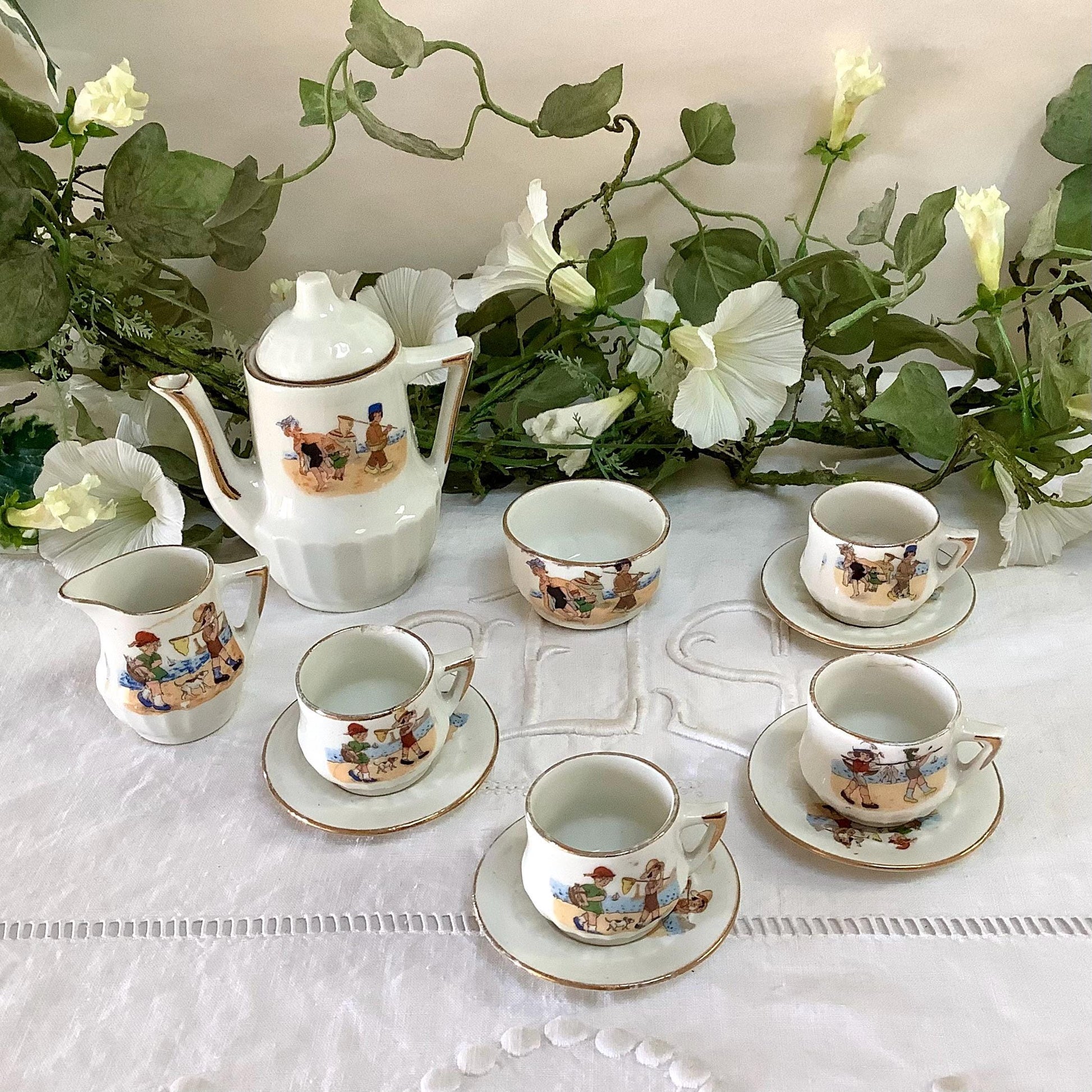  dinette porcelaine vintage enfants à la plage 11 pièces, service café miniature ancien