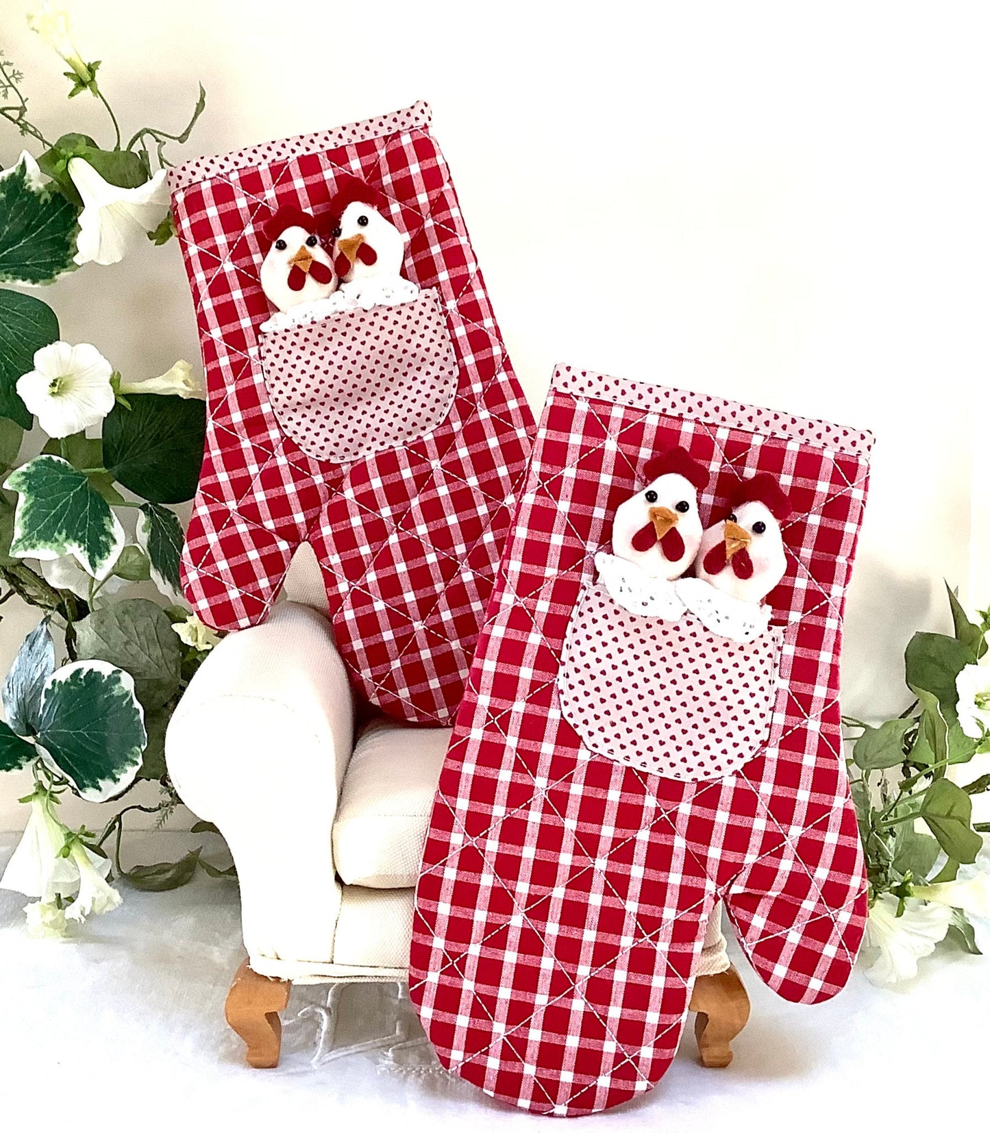 Maniques gants de four poules carreaux rouge et cœur la galleria ht 30 cm