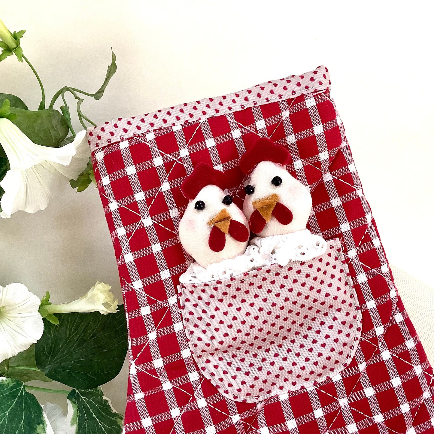 Maniques gants de four poules carreaux rouge et cœur la galleria ht 30 cm