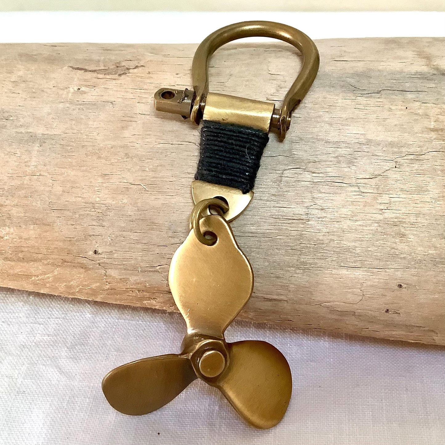 Porte clés marin hélice laiton vieilli vintage boîte palissandre