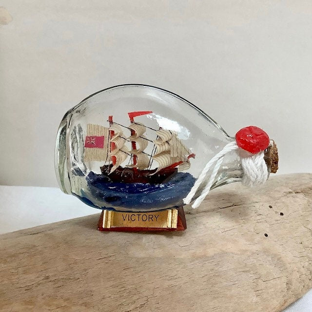 Bateau bouteille petit modèle décoration marine ht 5.5 cm