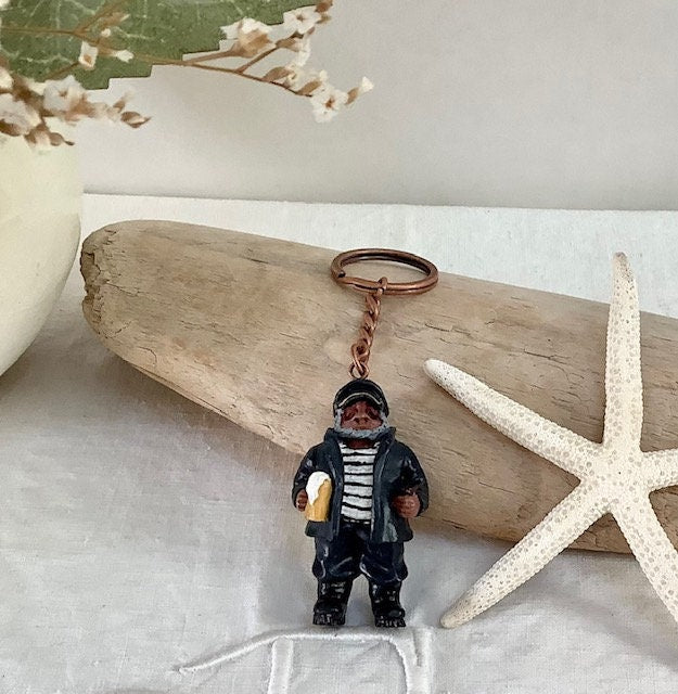 Porte clé capitaine en résine vintage modèle B ht 6 cm