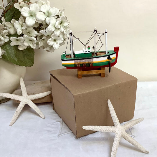 Bateau miniature bois chalutier vert rouge décoration marine ht 9 cm