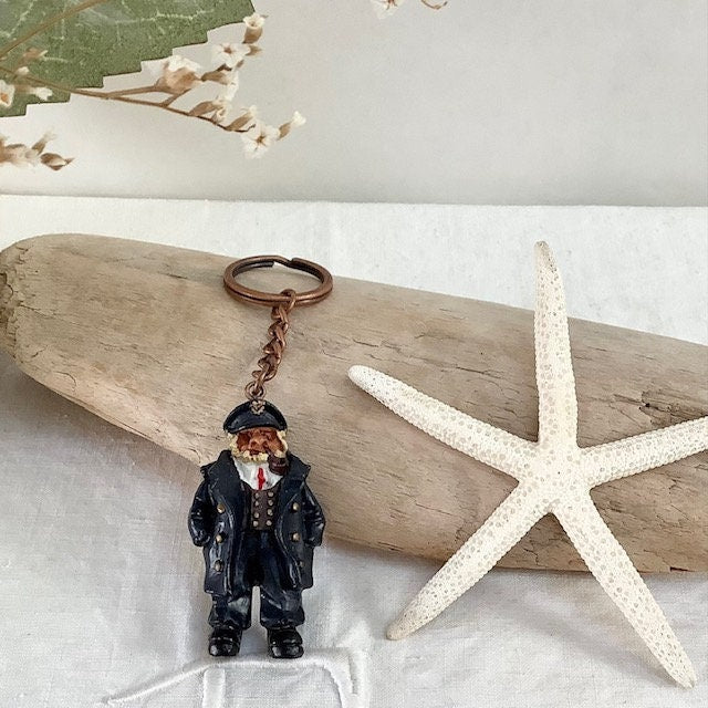 Porte clé capitaine en résine vintage modèle A ht 6.5 cm