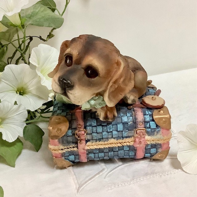 Tirelire chien valise résine ht 13.5 cm vintage