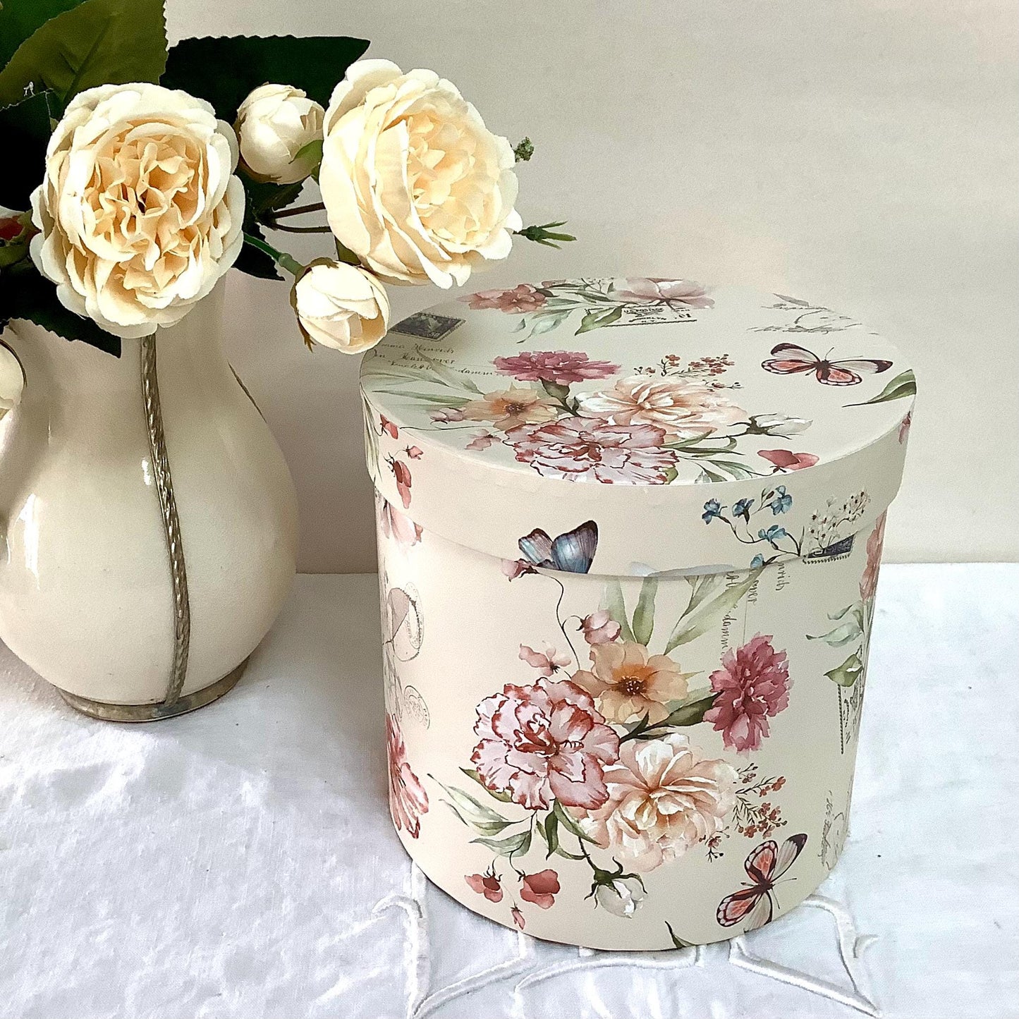 Boîte ronde vintage motif floral petit modèle ht 16 cm
