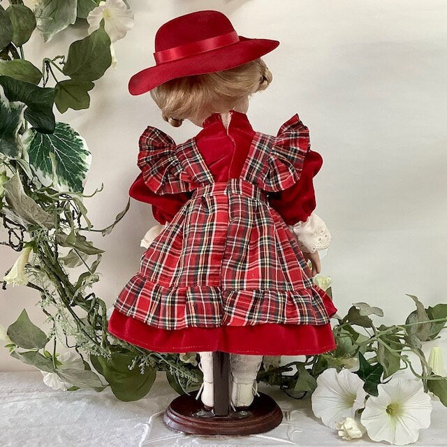 Poupée de collection porcelaine robe velours rouge ht 38 cm vintage