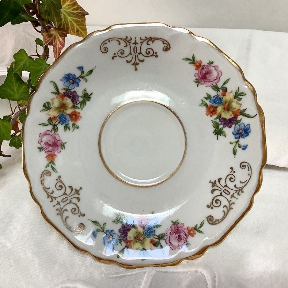 Petites assiettes porcelaine fleurs L T France vintage