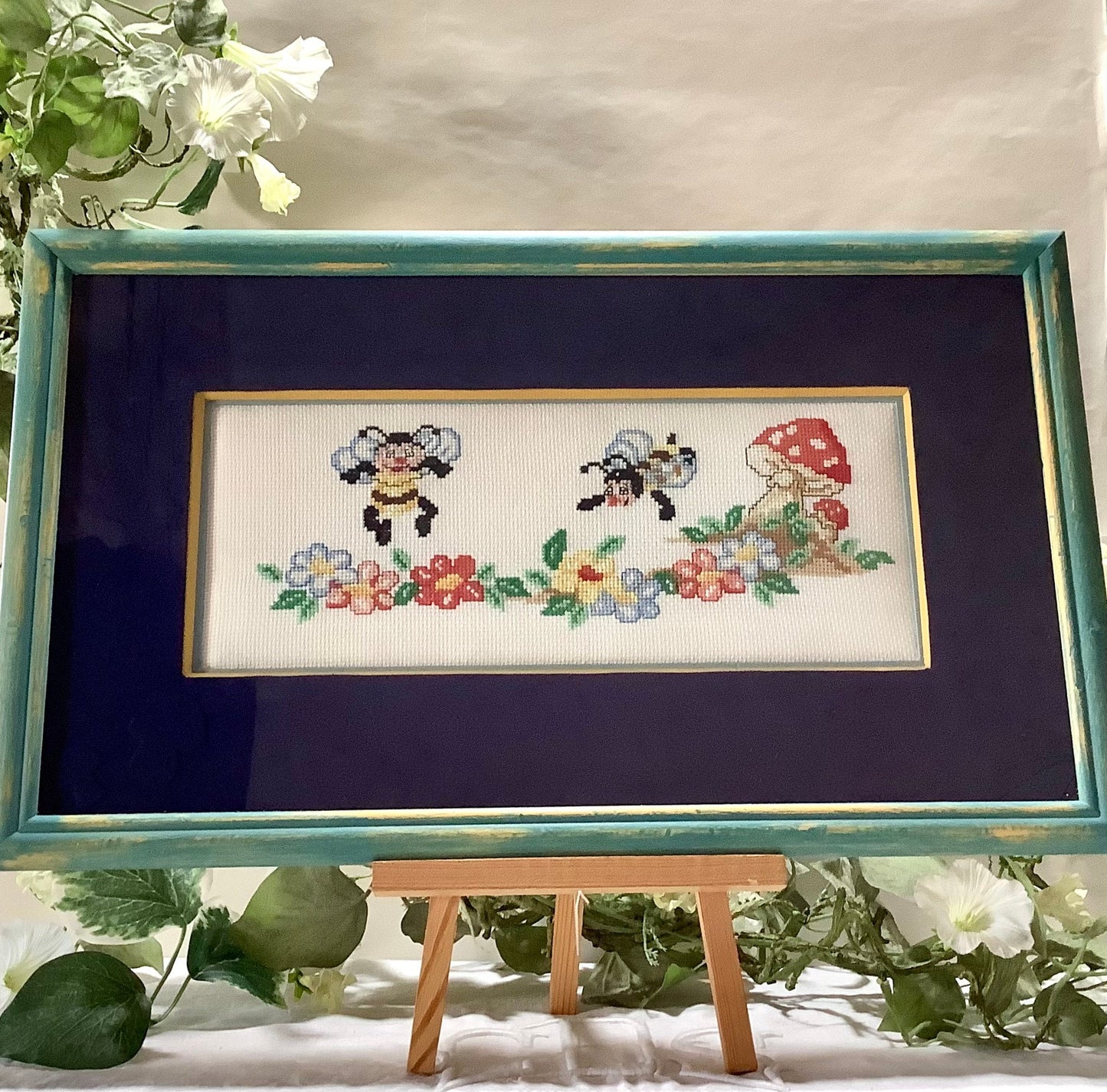 Tableau broderie enfant abeilles vintage 47 cm x 28 cm