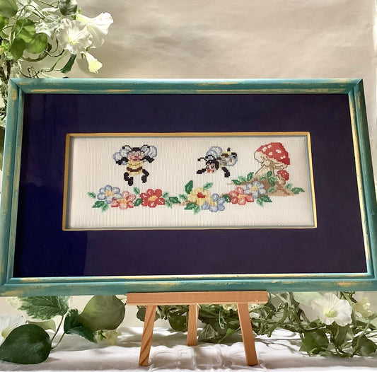 Tableau broderie enfant abeilles vintage 47 cm x 28 cm