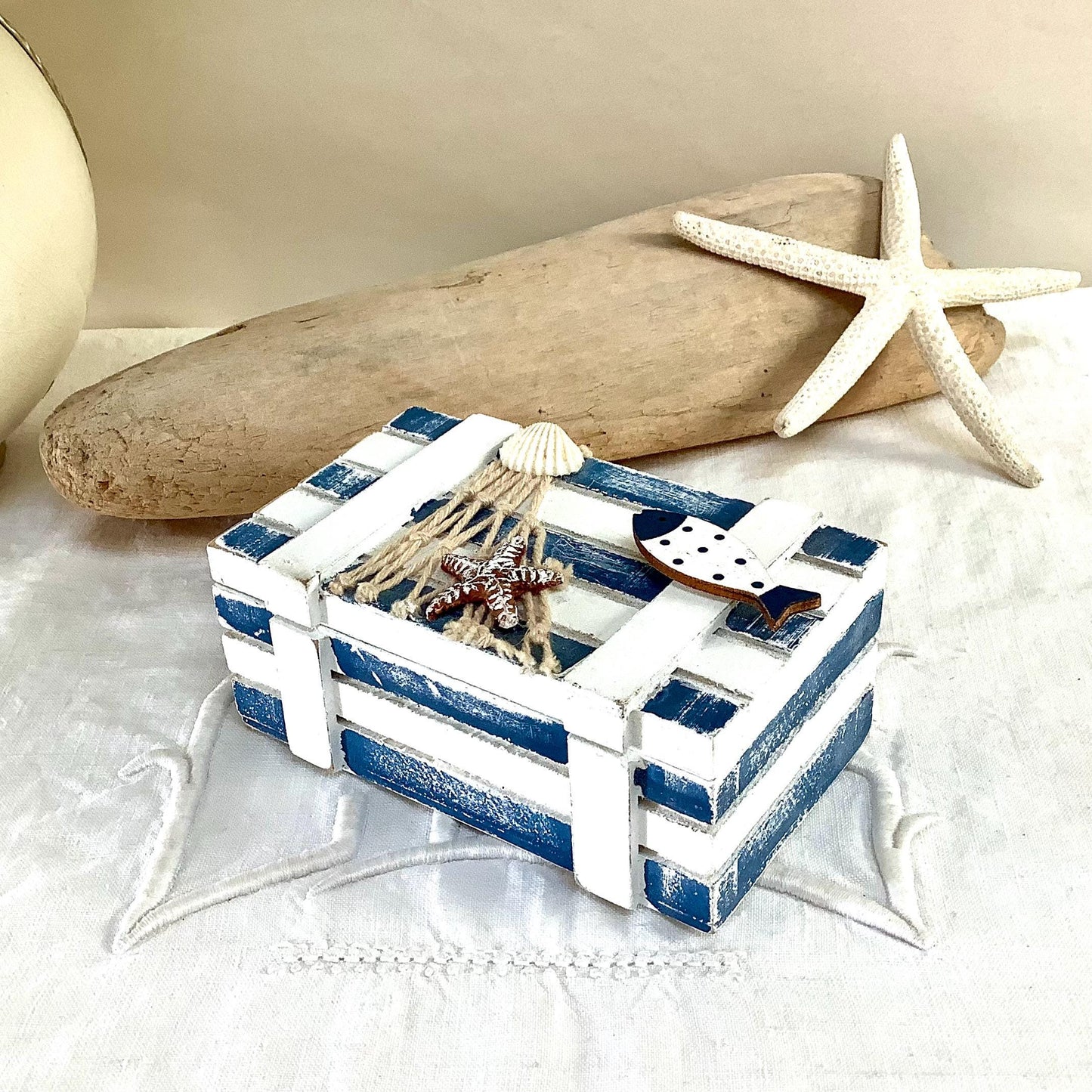 boîte ou coffret en bois bleu et blanc vintage décoration marine