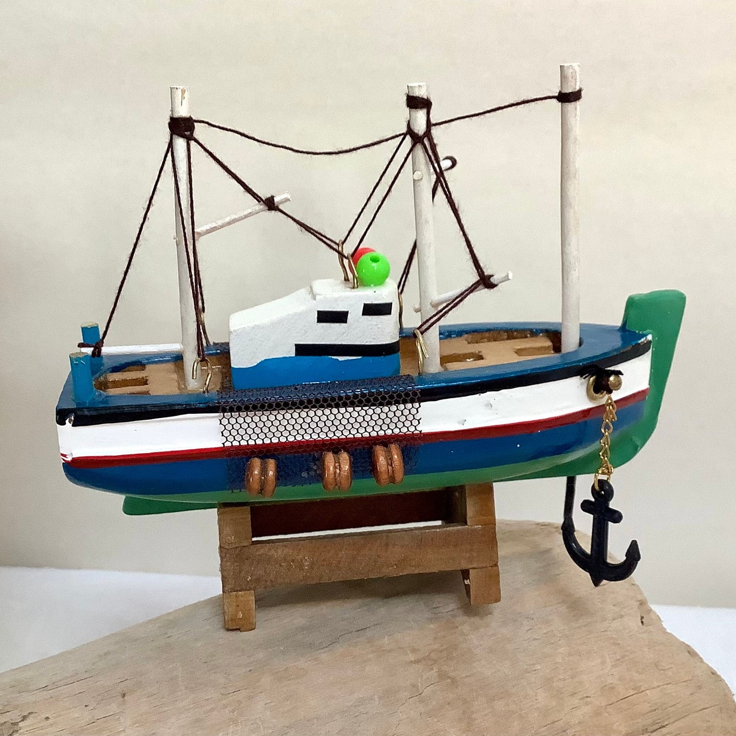 Bateau miniature bois chalutier bleu vert décoration marine ht 9 cm