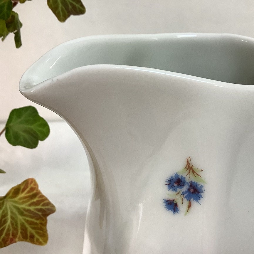 Pot à lait et tasses porcelaine bleu blanc vintage