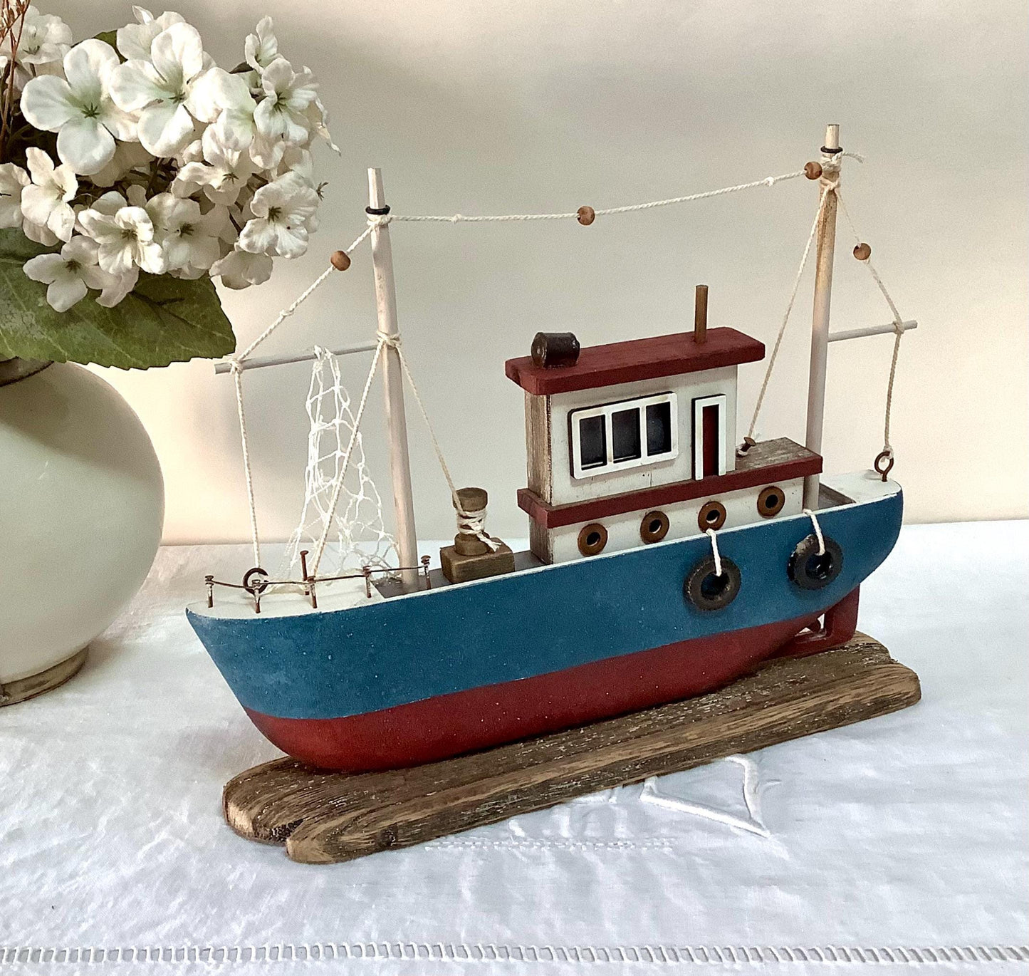 Bateau de pêche bois avec led décoration marine ht 21.5 cm