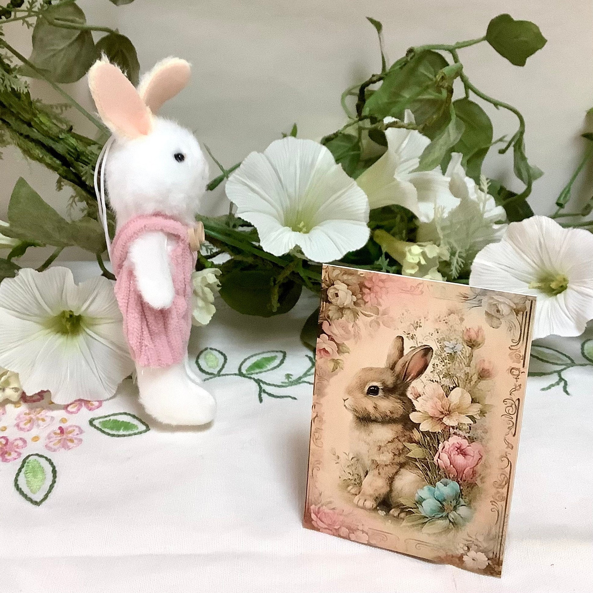 Petit lapin blanc décoration pâques 