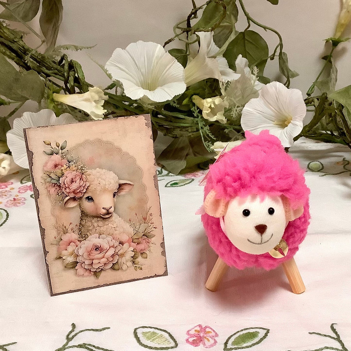 Mouton peluche rose décoration ht 10 cm