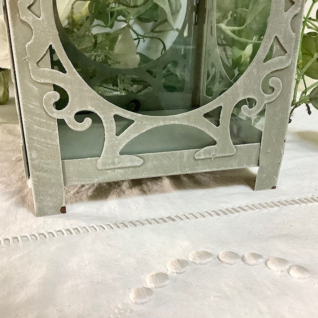  Lanterne métal gris ajouré 38 cm hauteur vitres verre vintage, à poser suspendre