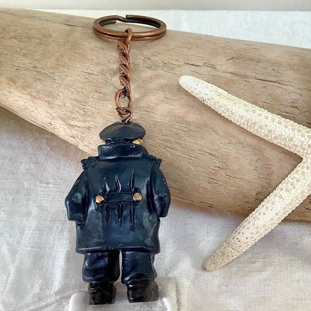 Porte clé capitaine en résine vintage modèle A ht 6.5 cm