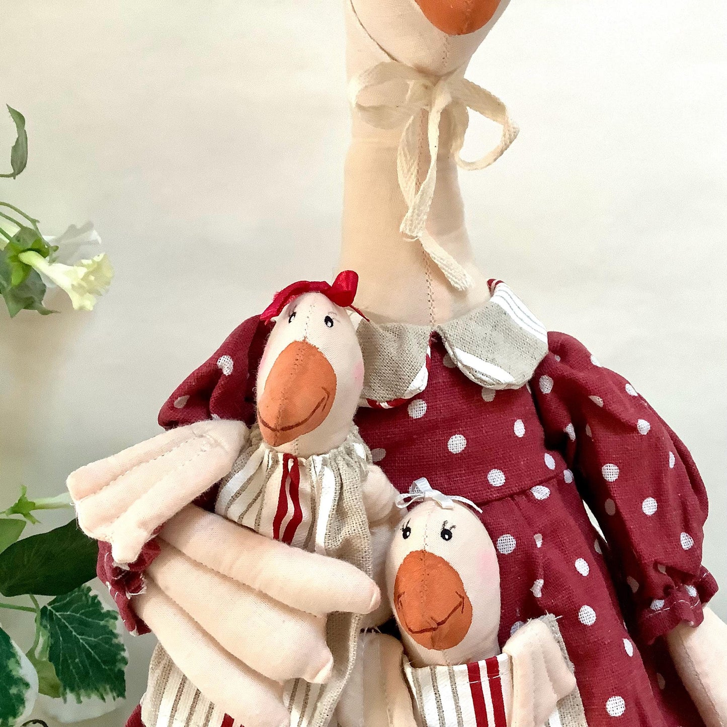  Détail oisons oie déco robe pois rouge blanc chapeau paille, La Galleria vintage 53 cm