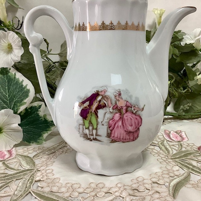 Cafetière théière verseuse porcelaine scène galante vintage