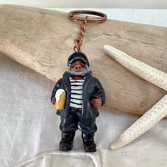 Porte clé capitaine en résine vintage modèle B ht 6 cm