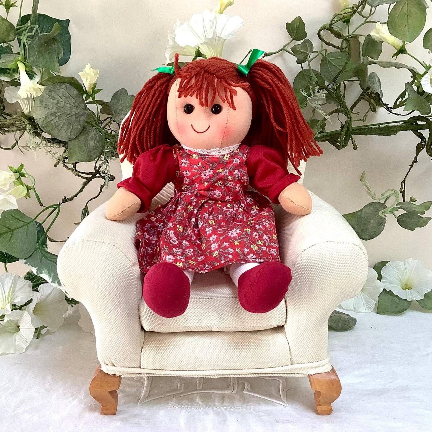 Poupée de chiffon tissu robe rouge modèle lili ht 30 cm