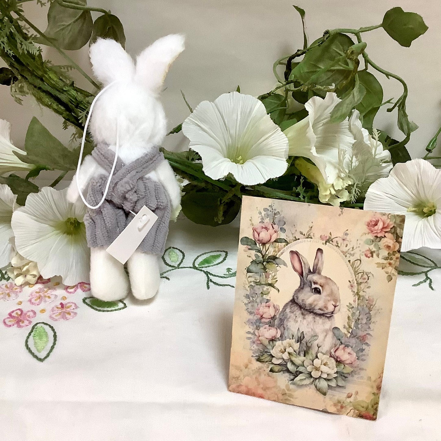 Petit lapin blanc décoration pâques 