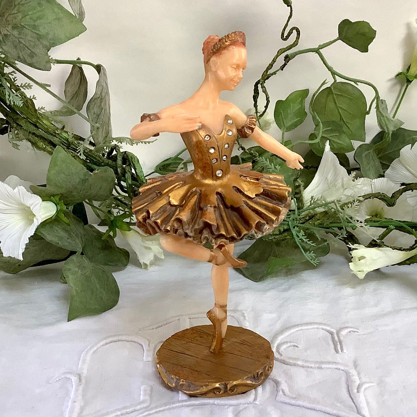 Figurine danseuse ou ballerine vintage en résine or strass