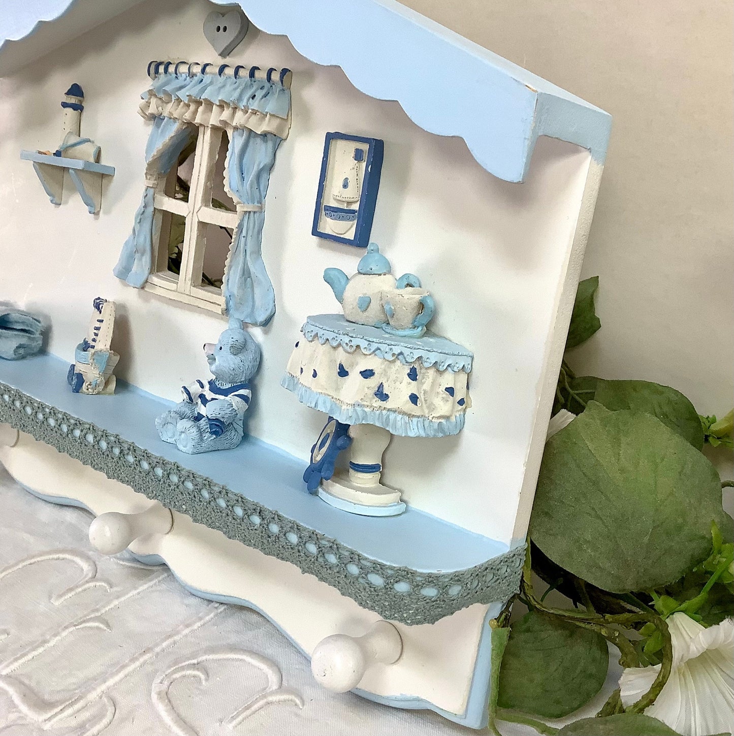 Porte manteaux enfant bleu résine bois vintage ht 24.5 cm